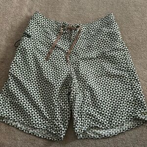 Patagonia wavefarer shorts size 32